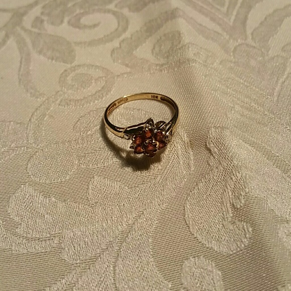 Solid Gold Ring - Picture 4 of 7